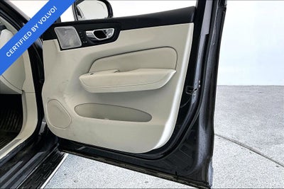 2023 Volvo XC60 B6 Ultimate Bright Theme