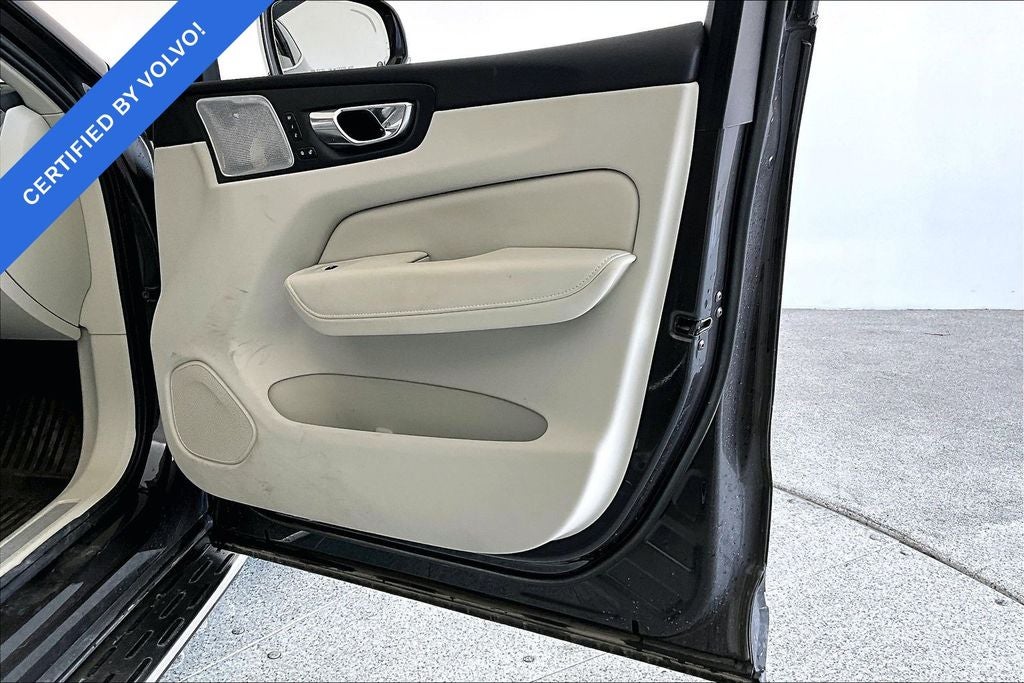 2023 Volvo XC60 B6 Ultimate Bright Theme
