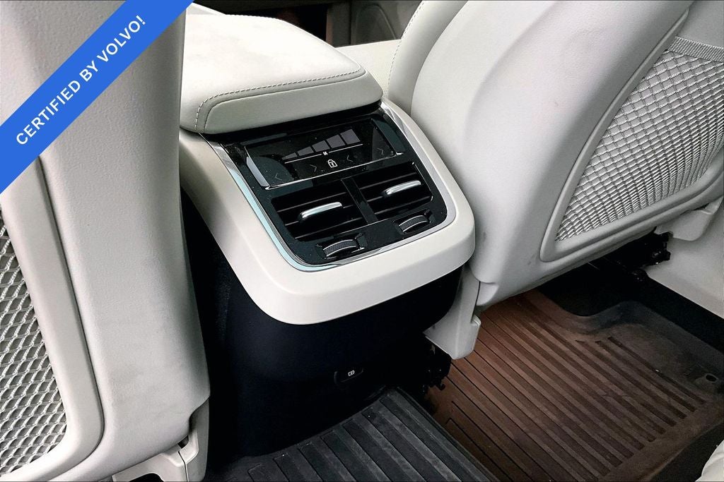 2023 Volvo XC60 B6 Ultimate Bright Theme