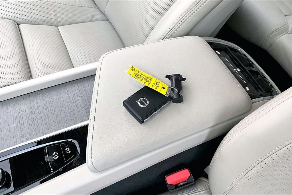 2023 Volvo XC60 B6 Ultimate Dark Theme