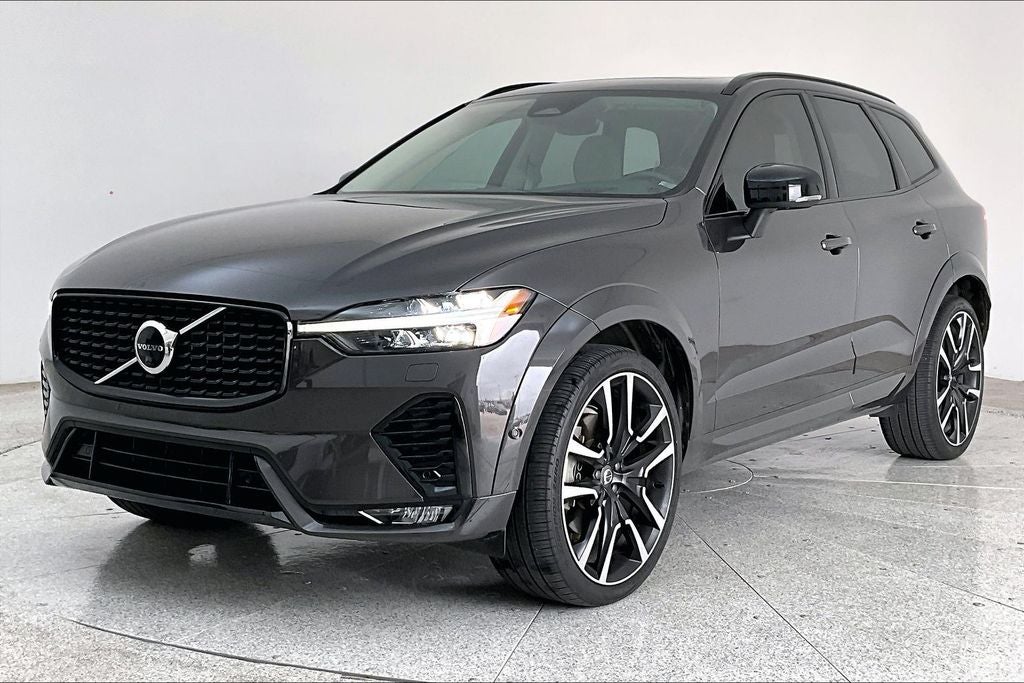 2023 Volvo XC60 B6 Ultimate Dark Theme