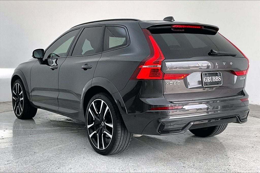 2023 Volvo XC60 B6 Ultimate Dark Theme