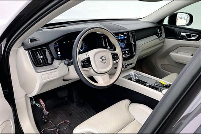 2023 Volvo XC60 B6 Ultimate Dark Theme