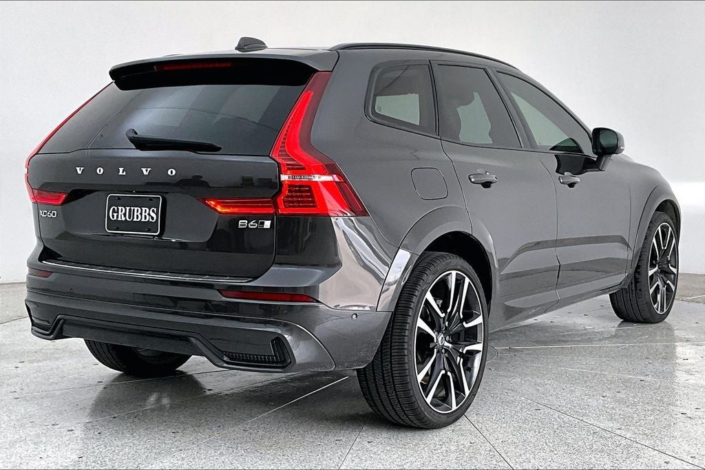 2023 Volvo XC60 B6 Ultimate Dark Theme