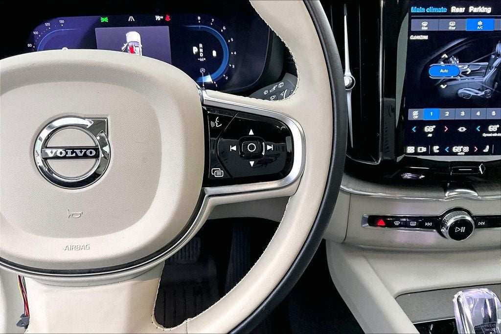 2023 Volvo XC60 B6 Ultimate Dark Theme