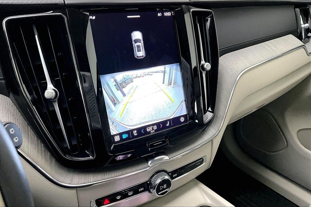 2023 Volvo XC60 B6 Ultimate Dark Theme