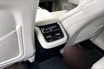 2023 Volvo XC60 B6 Ultimate Dark Theme