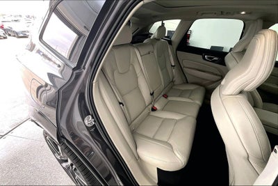 2023 Volvo XC60 B6 Ultimate Dark Theme