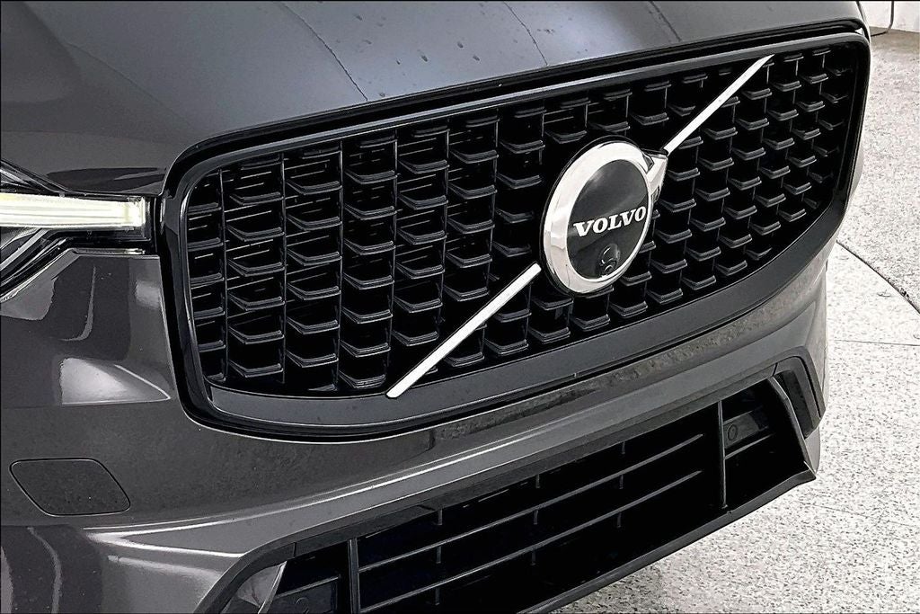 2023 Volvo XC60 B6 Ultimate Dark Theme