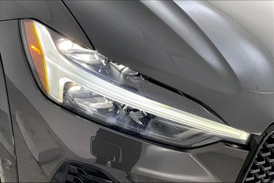 2023 Volvo XC60 B6 Ultimate Dark Theme