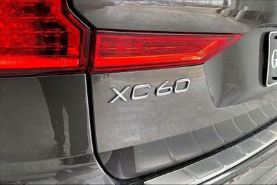 2023 Volvo XC60 B6 Ultimate Dark Theme
