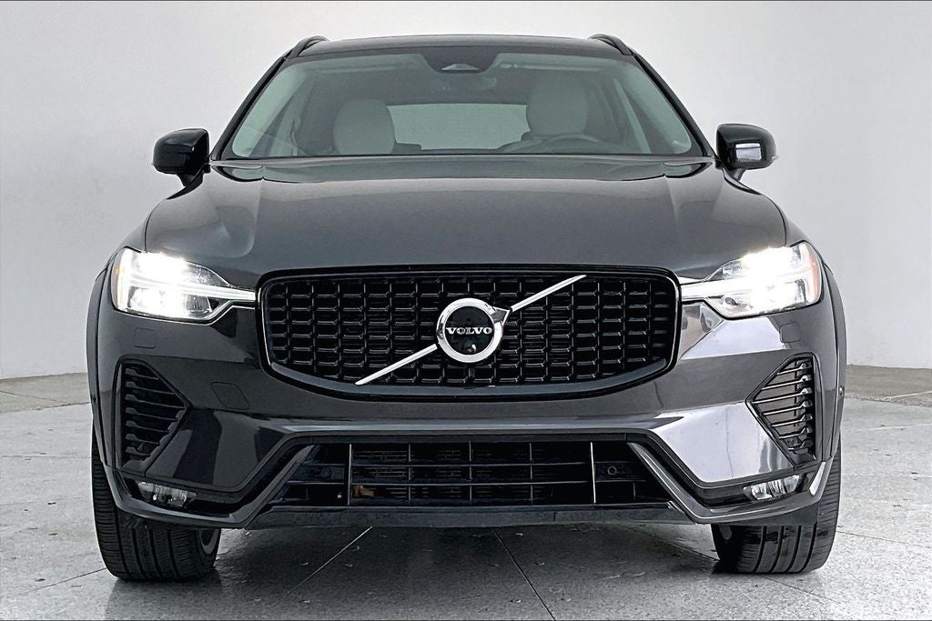 2023 Volvo XC60 B6 Ultimate Dark Theme