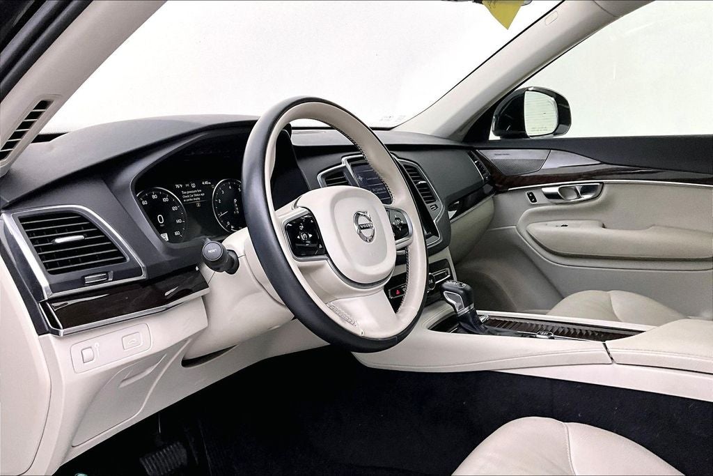2019 Volvo XC90 T5 Momentum