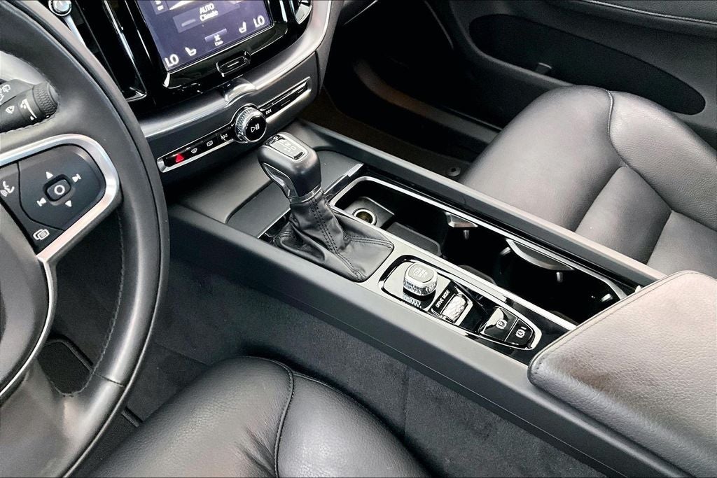 2020 Volvo XC60 T5 Momentum