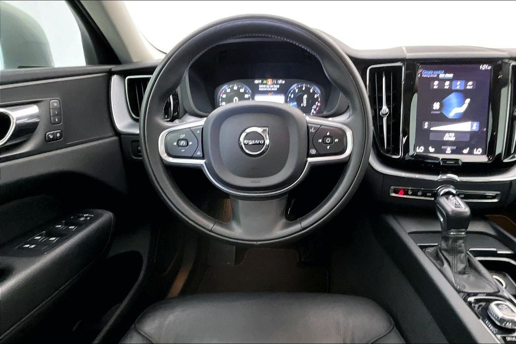 2020 Volvo XC60 T5 Momentum