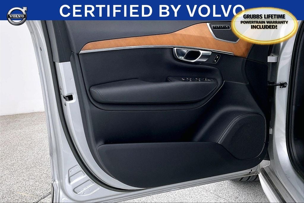 2022 Volvo XC90 T5 Momentum