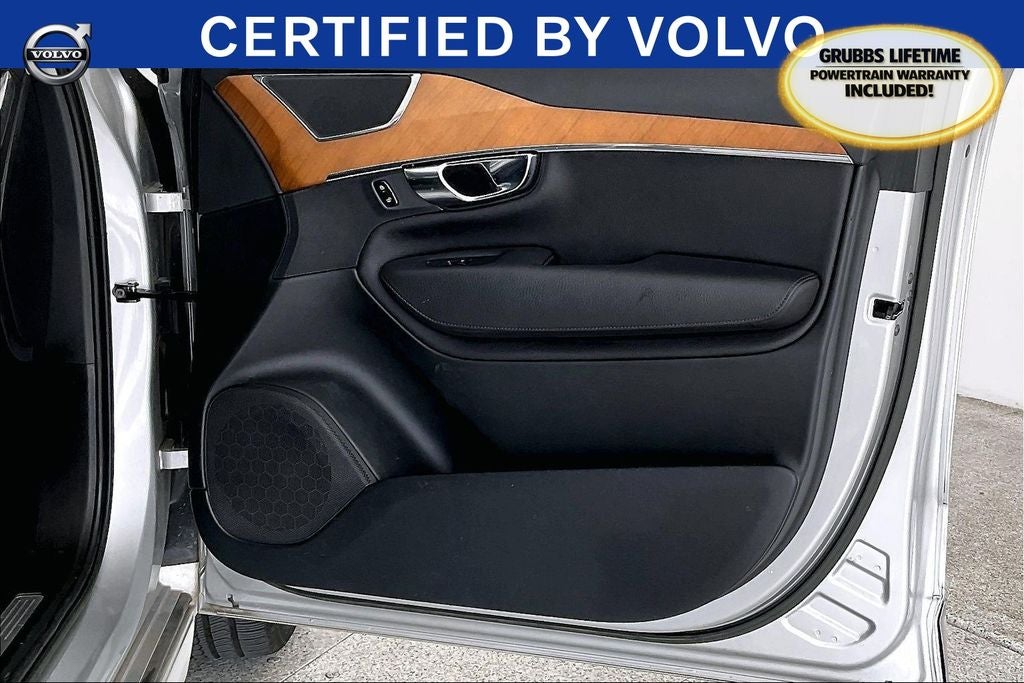 2022 Volvo XC90 T5 Momentum