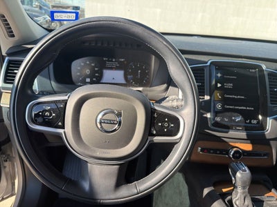 2022 Volvo XC90 T5 Momentum