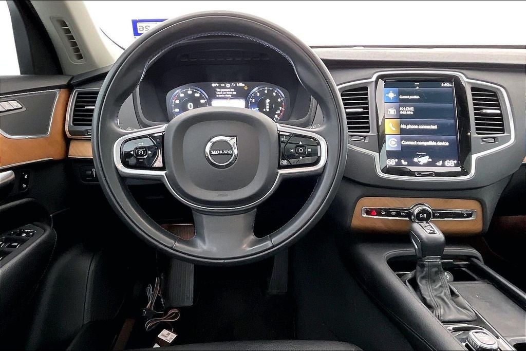 2022 Volvo XC90 T5 Momentum