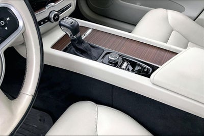 2021 Volvo XC60 T5 Momentum