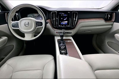 2021 Volvo XC60 T5 Momentum