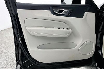 2021 Volvo XC60 T5 Momentum