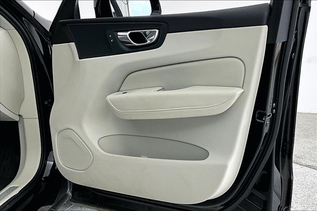 2021 Volvo XC60 T5 Momentum