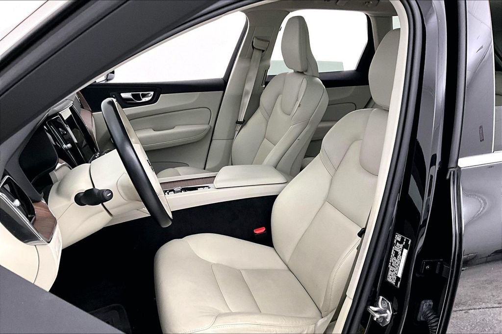 2021 Volvo XC60 T5 Momentum