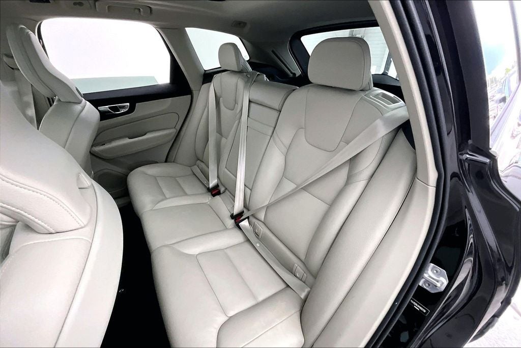2021 Volvo XC60 T5 Momentum