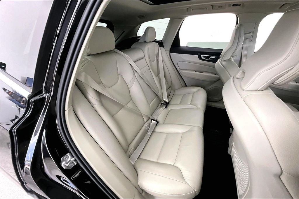 2021 Volvo XC60 T5 Momentum
