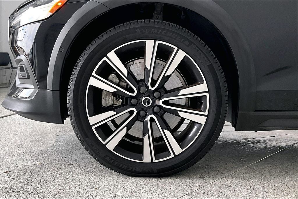 2022 Volvo V60 Cross Country T5