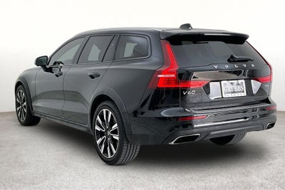 2022 Volvo V60 Cross Country T5