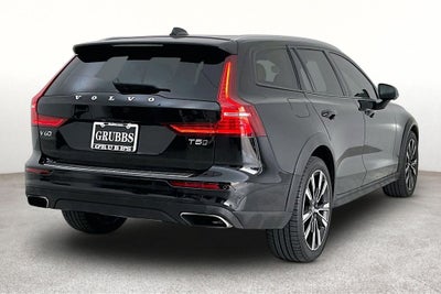 2022 Volvo V60 Cross Country T5