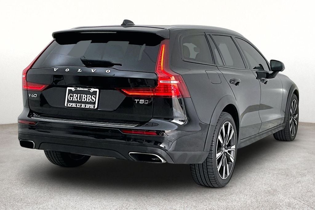 2022 Volvo V60 Cross Country T5