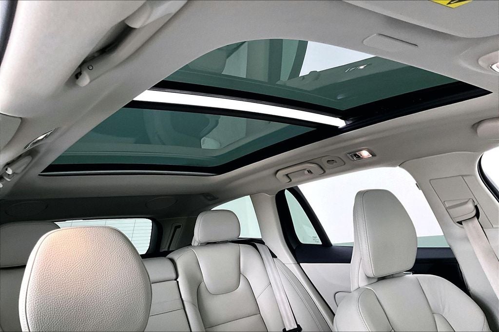 2022 Volvo V60 Cross Country T5