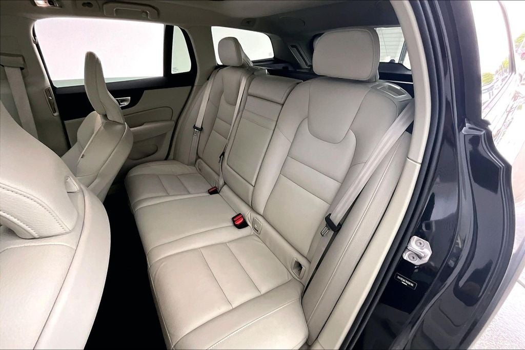 2022 Volvo V60 Cross Country T5