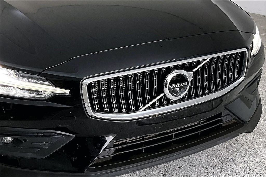 2022 Volvo V60 Cross Country T5