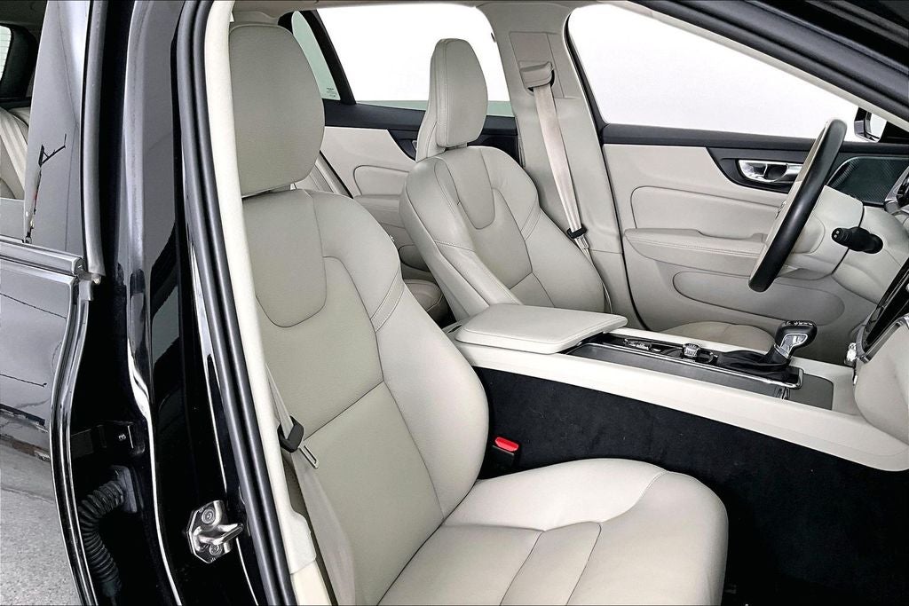 2022 Volvo V60 Cross Country T5