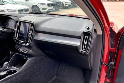2019 Volvo XC40 Momentum