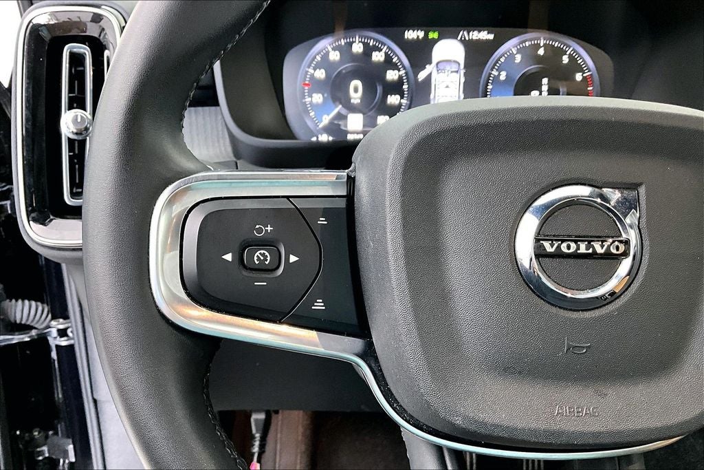 2022 Volvo XC40 T5 Inscription