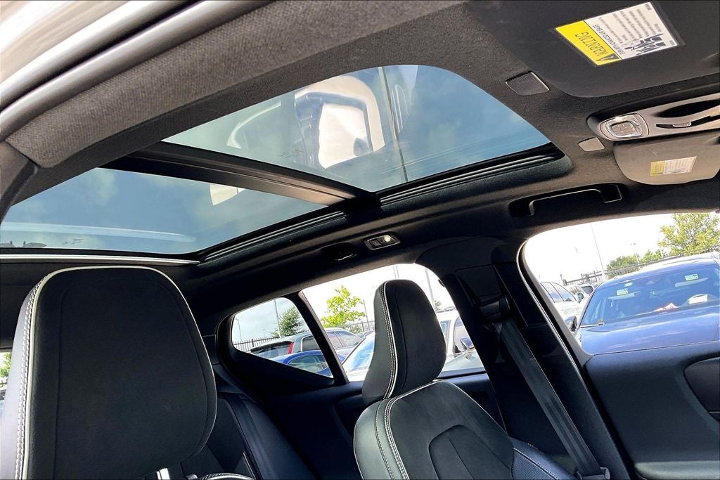 2020 Volvo XC40 R-Design