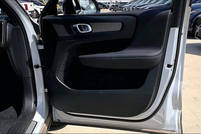 2020 Volvo XC40 R-Design