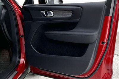 2020 Volvo XC40 R-Design