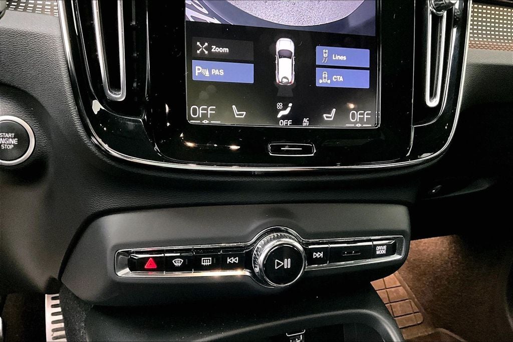 2020 Volvo XC40 R-Design