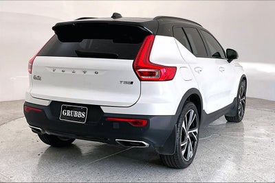 2020 Volvo XC40 R-Design
