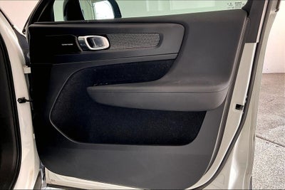 2020 Volvo XC40 R-Design