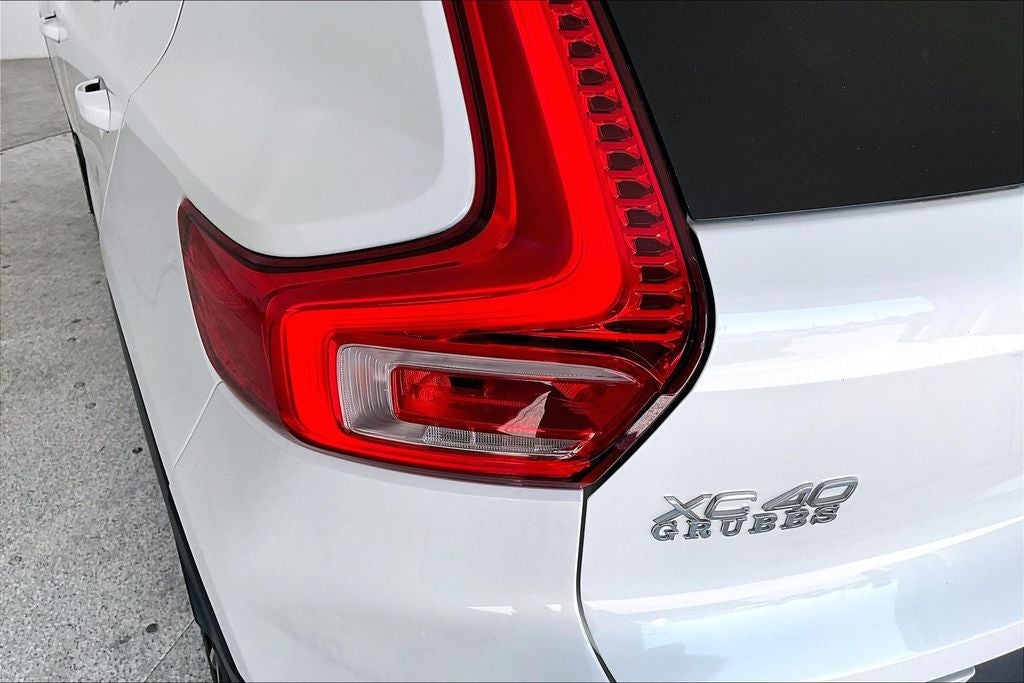 2020 Volvo XC40 R-Design