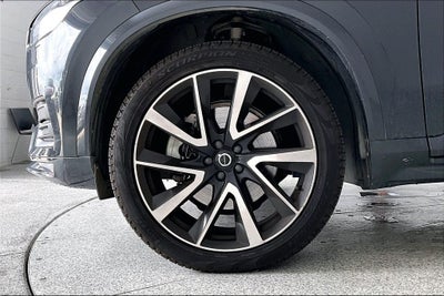 2022 Volvo XC90 T6 Momentum