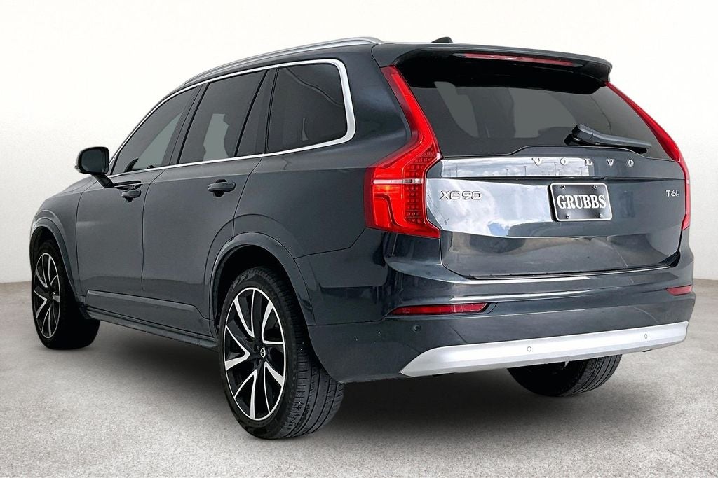 2022 Volvo XC90 T6 Momentum