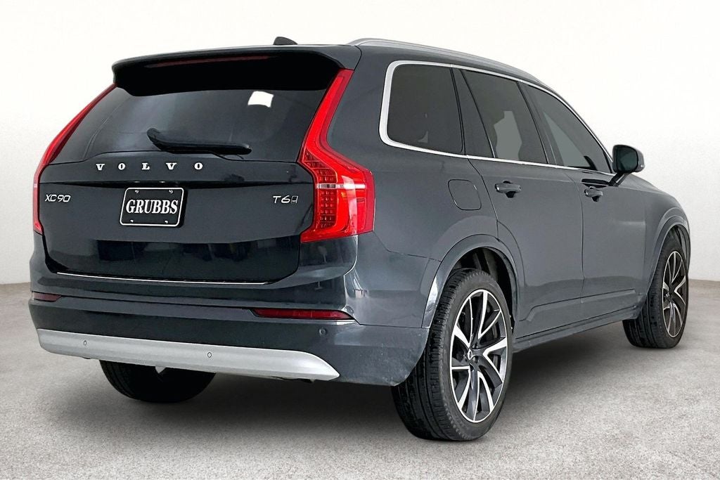 2022 Volvo XC90 T6 Momentum